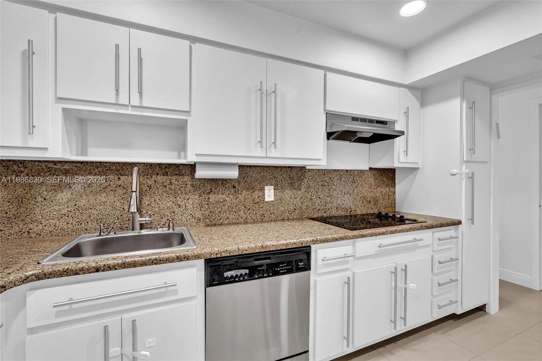 На продажу: $425,000 (1 спален, 2 ванн, 1200 Квадратных фут)