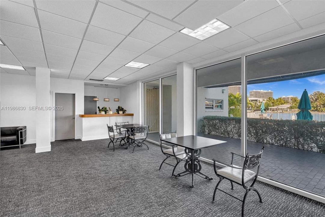 На продажу: $425,000 (1 спален, 2 ванн, 1200 Квадратных фут)