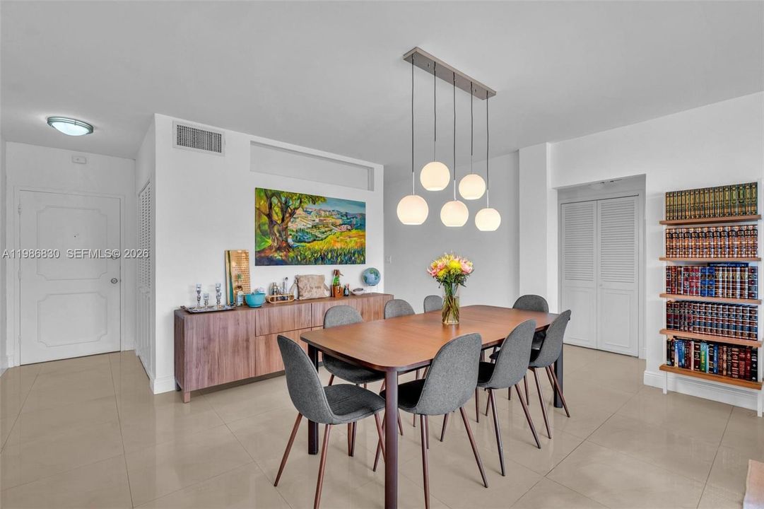 На продажу: $425,000 (1 спален, 2 ванн, 1200 Квадратных фут)