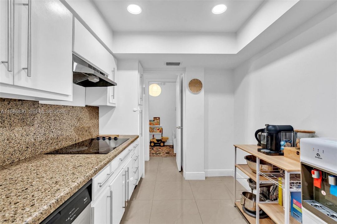 На продажу: $425,000 (1 спален, 2 ванн, 1200 Квадратных фут)