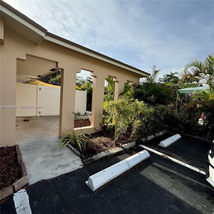 Active With Contract: $3,000 (3 beds, 2 baths, 2292 Square Feet)