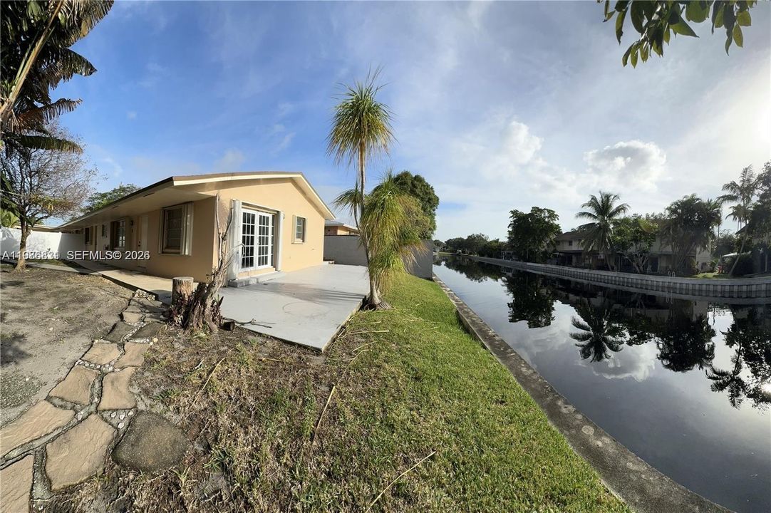 Active With Contract: $3,000 (3 beds, 2 baths, 2292 Square Feet)