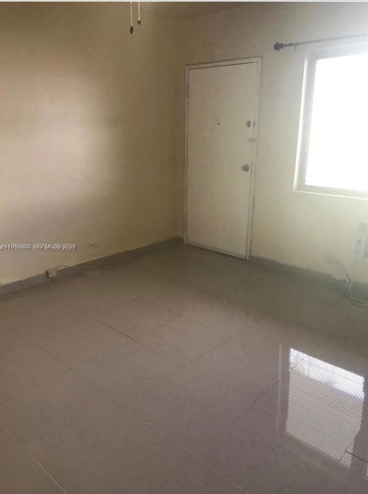 For Sale: $120,000 (1 beds, 1 baths, 551 Square Feet)
