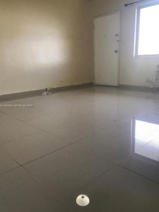 For Sale: $120,000 (1 beds, 1 baths, 551 Square Feet)