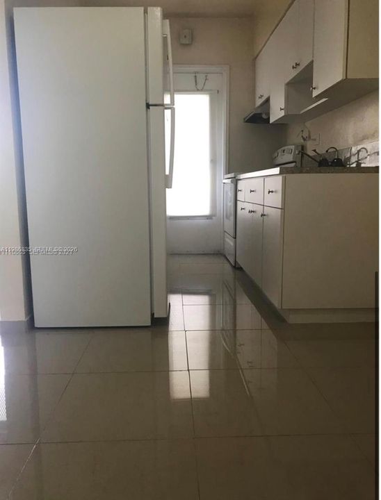 For Sale: $120,000 (1 beds, 1 baths, 551 Square Feet)