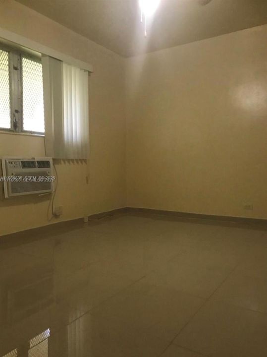 For Sale: $120,000 (1 beds, 1 baths, 551 Square Feet)