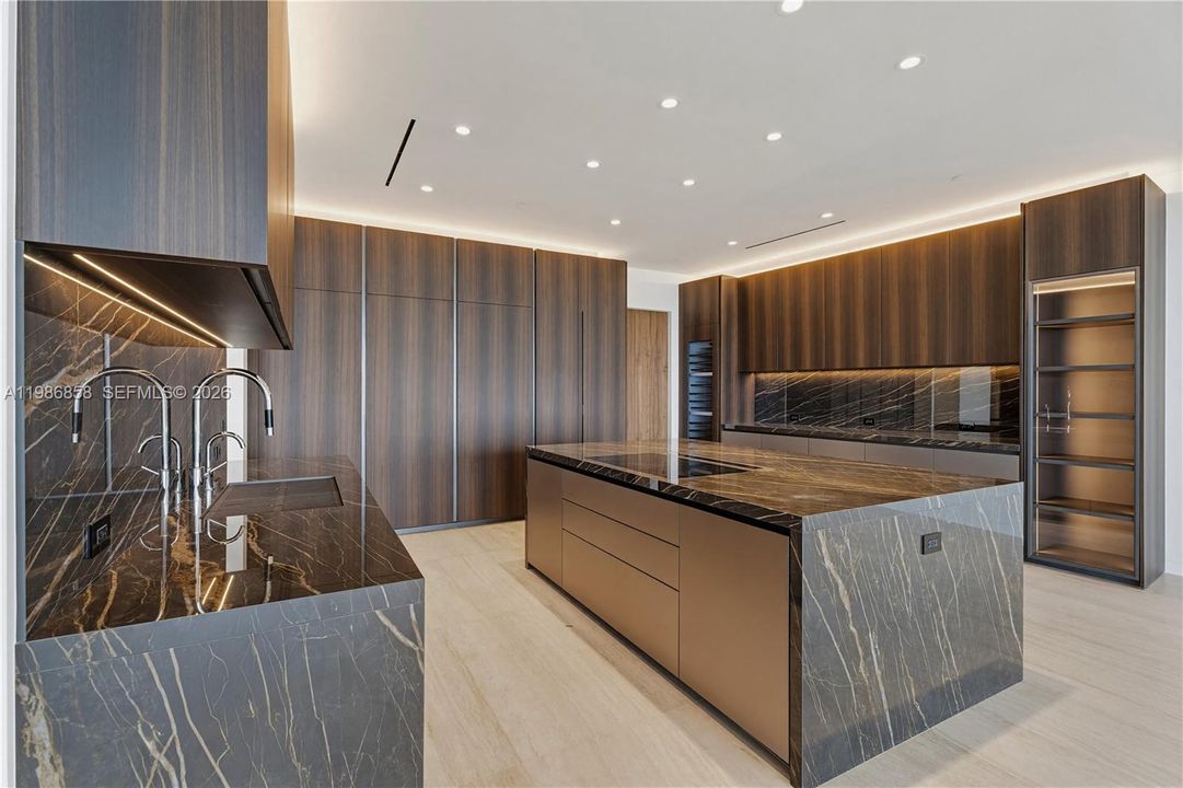 В аренду: $50,000 (4 спален, 4 ванн, 5056 Квадратных фут)