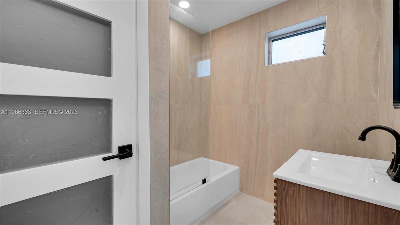 En Venta: $973,000 (2 camas, 2 baños, 1365 Pies cuadrados)