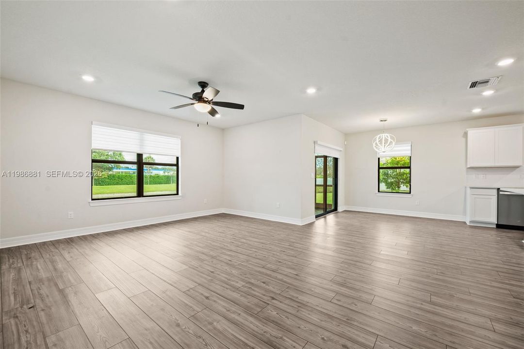 En Venta: $624,900 (4 camas, 2 baños, 1828 Pies cuadrados)