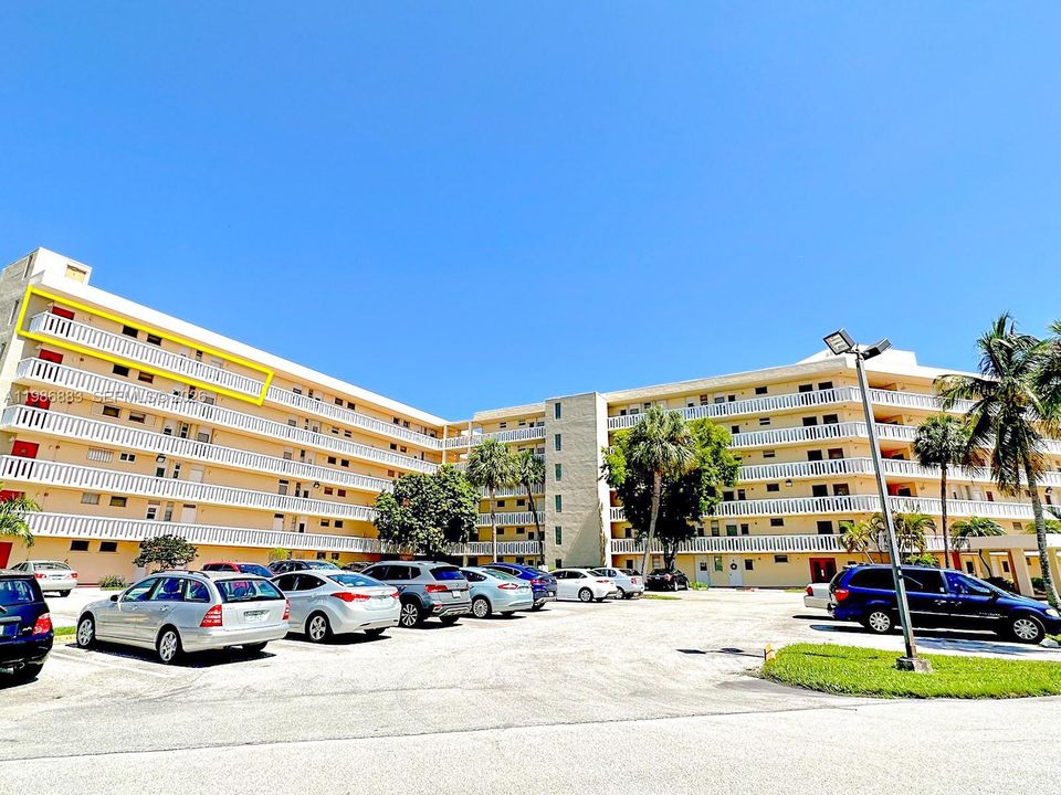 For Sale: $155,000 (1 beds, 1 baths, 817 Square Feet)