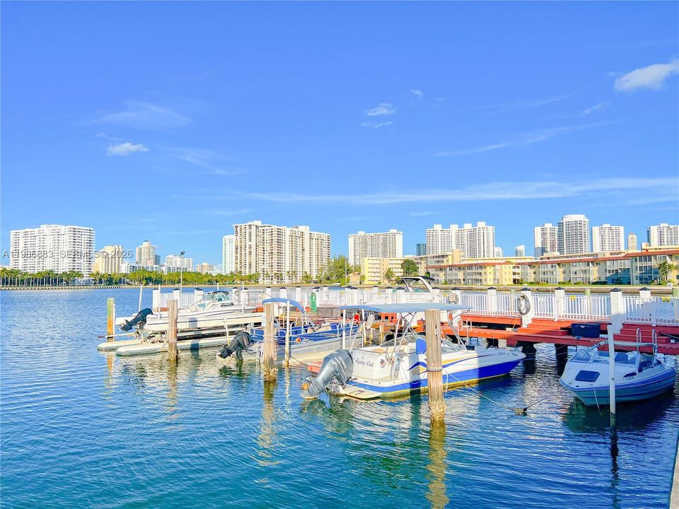 For Sale: $155,000 (1 beds, 1 baths, 817 Square Feet)