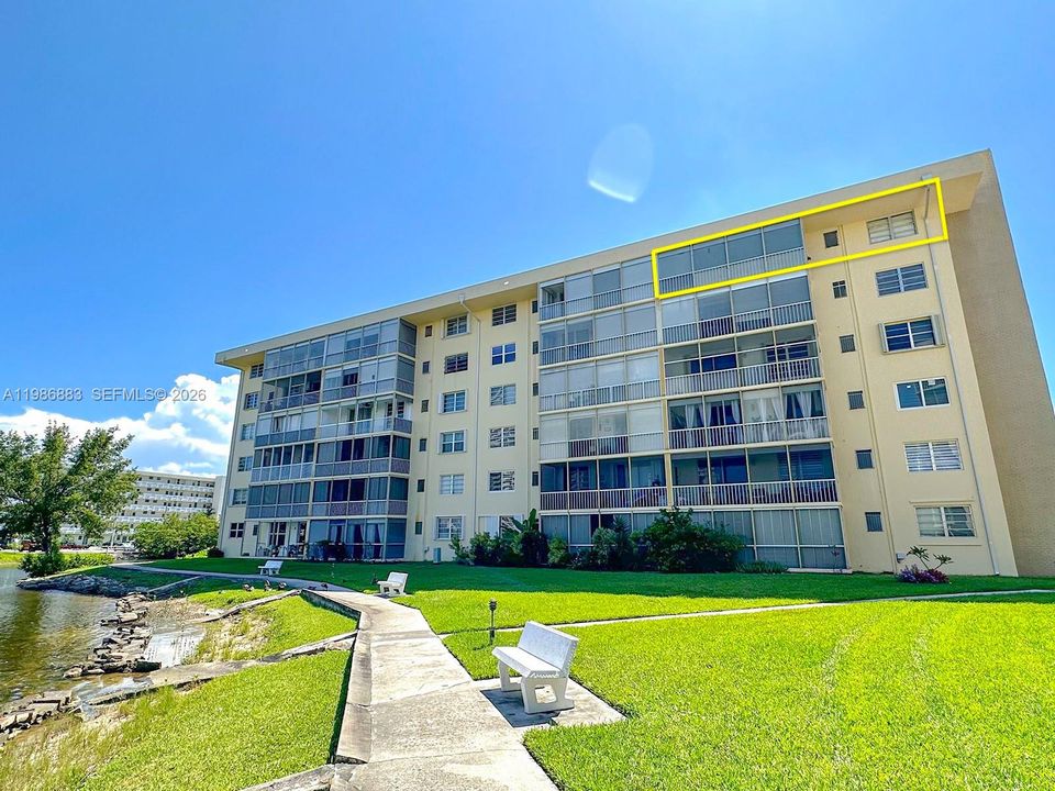 For Sale: $155,000 (1 beds, 1 baths, 817 Square Feet)