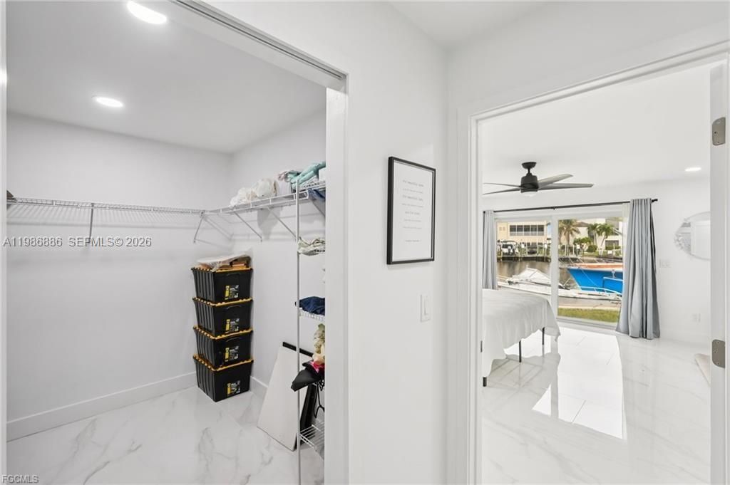 На продажу: $899,000 (4 спален, 2 ванн, 0 Квадратных фут)