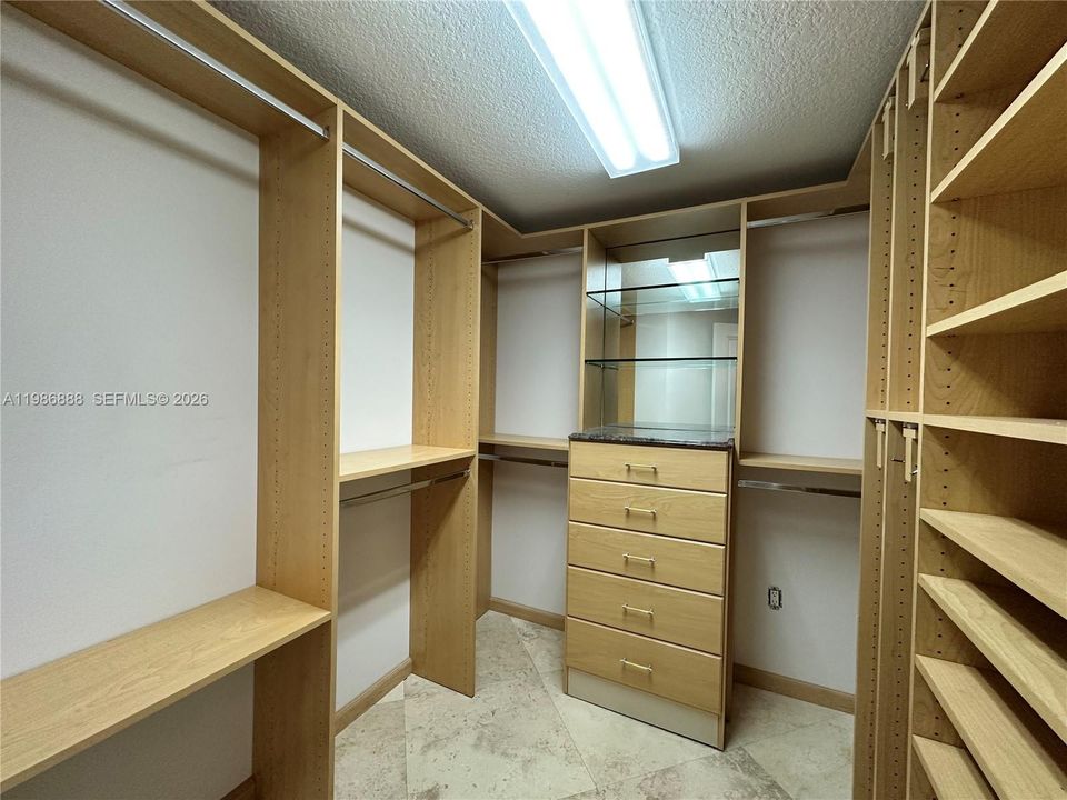 В аренду: $7,500 (3 спален, 2 ванн, 2233 Квадратных фут)