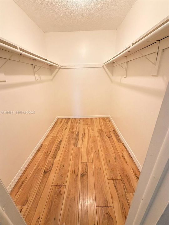 En Renta: $1,850 (2 camas, 2 baños, 1000 Pies cuadrados)