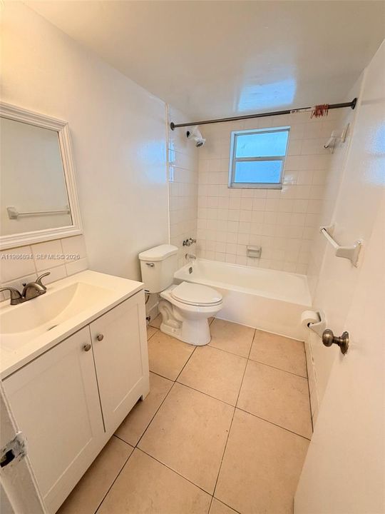 En Renta: $1,850 (2 camas, 2 baños, 1000 Pies cuadrados)