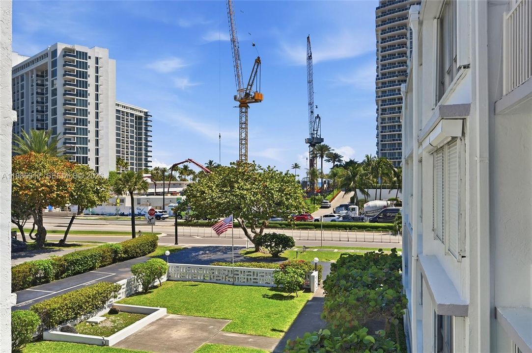For Sale: $325,000 (1 beds, 1 baths, 900 Square Feet)