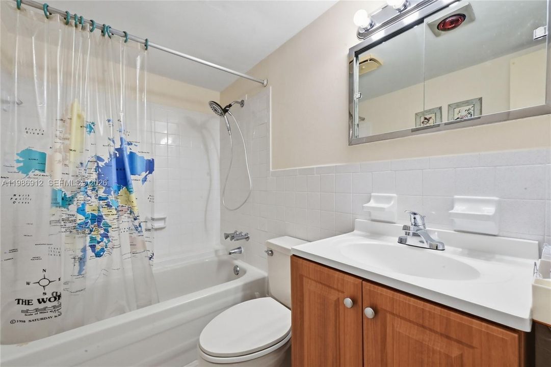 For Sale: $325,000 (1 beds, 1 baths, 900 Square Feet)