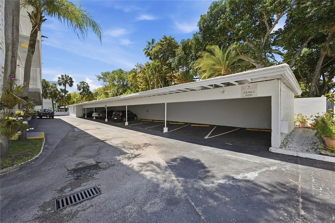 For Sale: $325,000 (1 beds, 1 baths, 900 Square Feet)