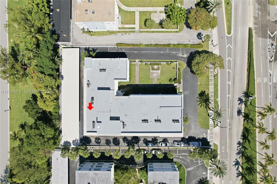 For Sale: $325,000 (1 beds, 1 baths, 900 Square Feet)