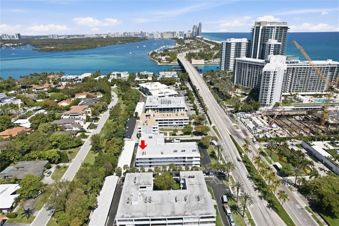 For Sale: $325,000 (1 beds, 1 baths, 900 Square Feet)