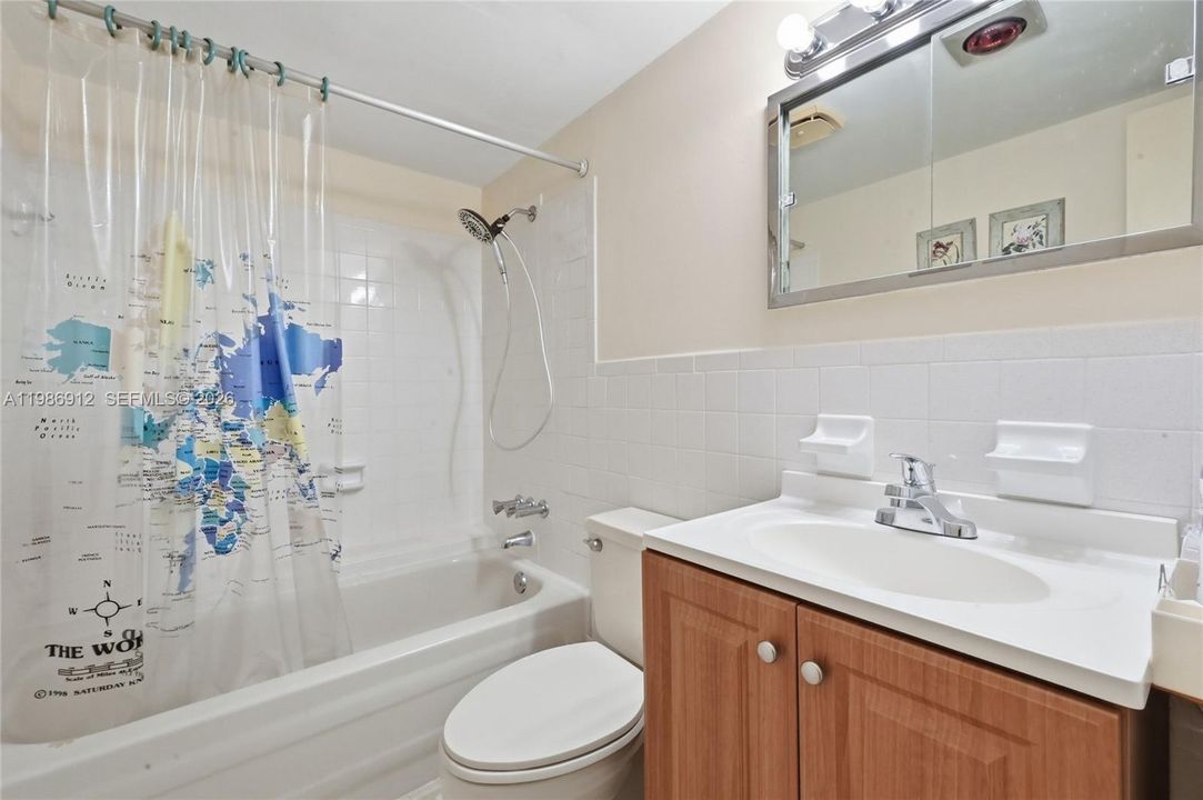For Sale: $325,000 (1 beds, 1 baths, 900 Square Feet)