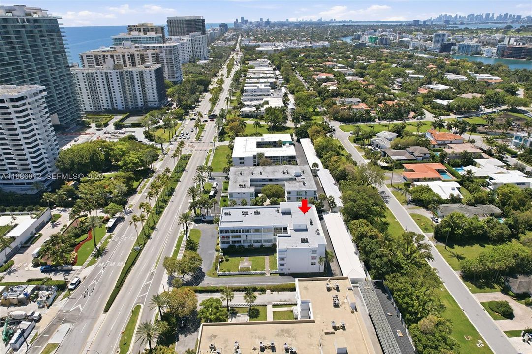 For Sale: $325,000 (1 beds, 1 baths, 900 Square Feet)