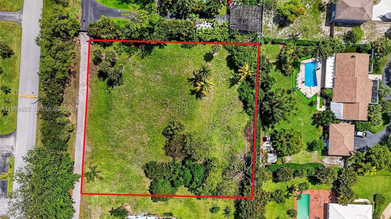 Vendido Recientemente: $875,000 (0.90 acres)