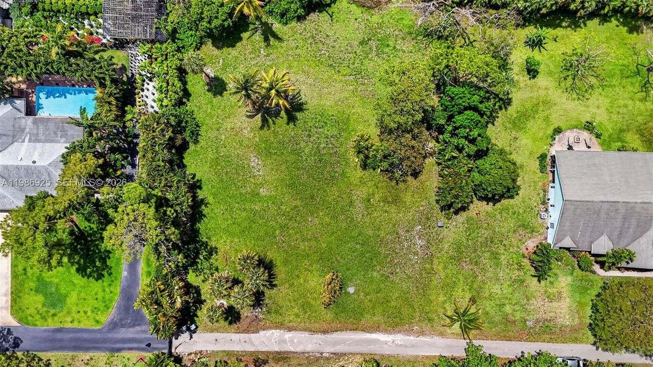 Vendido Recientemente: $875,000 (0.90 acres)