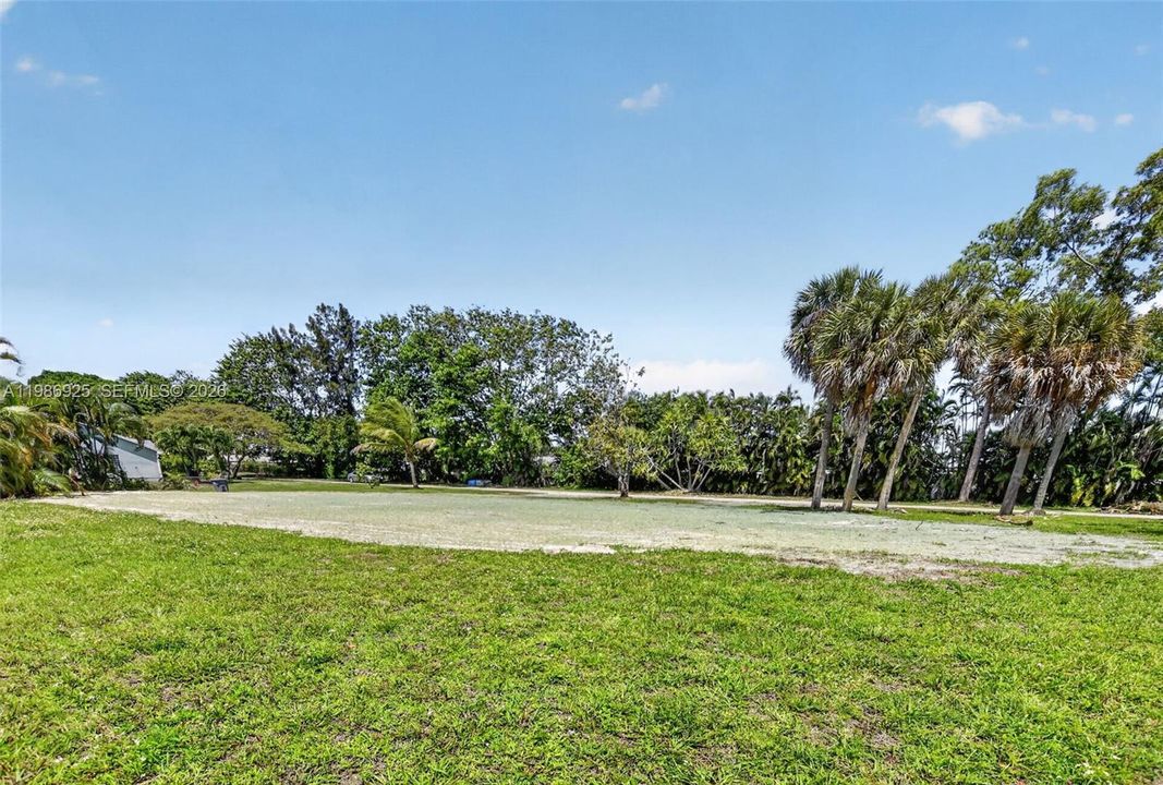 Vendido Recientemente: $875,000 (0.90 acres)