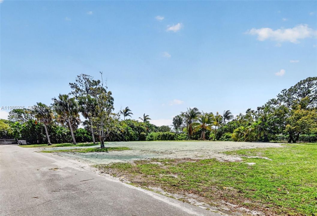 Vendido Recientemente: $875,000 (0.90 acres)