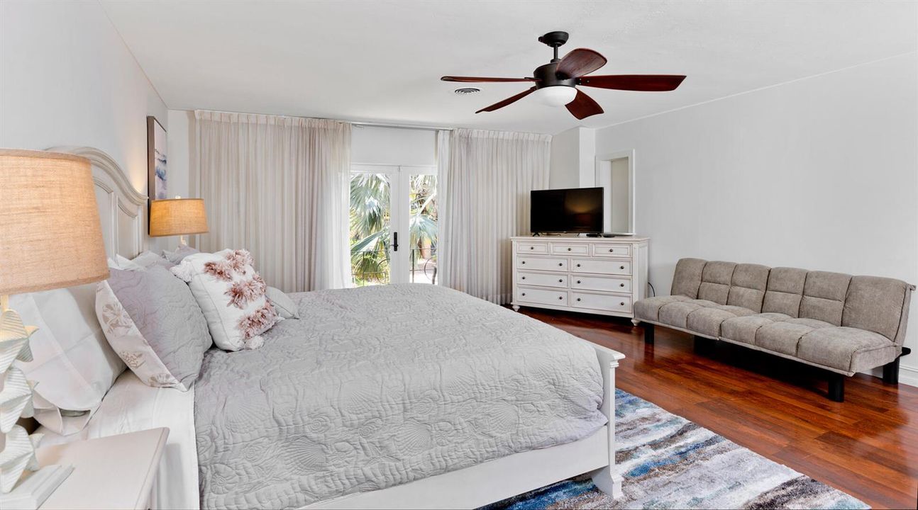 18_Masterbedroom_1