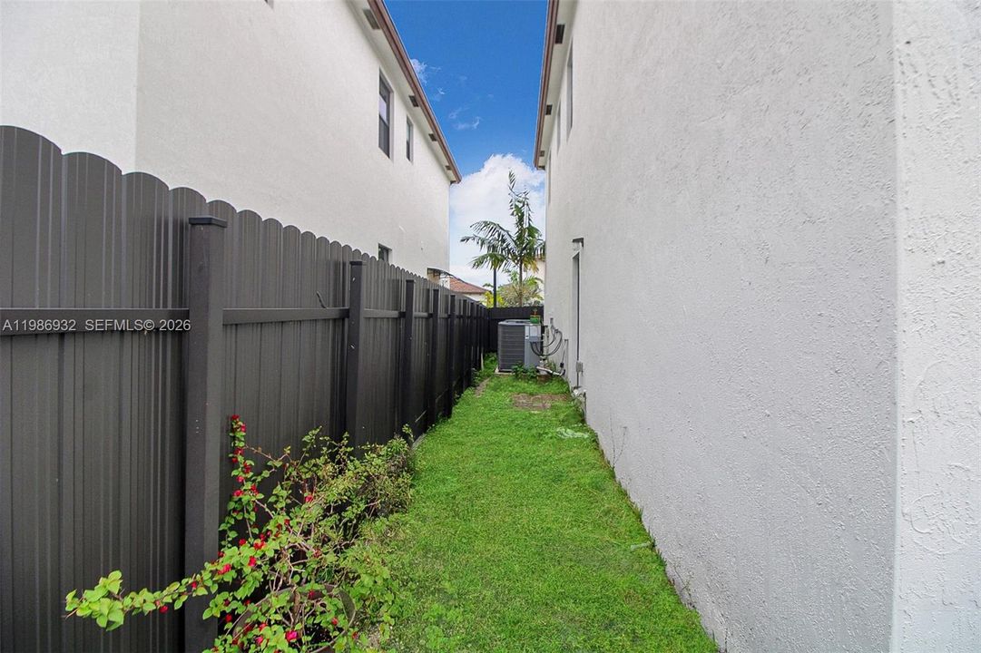 For Sale: $760,000 (5 beds, 3 baths, 3252 Square Feet)