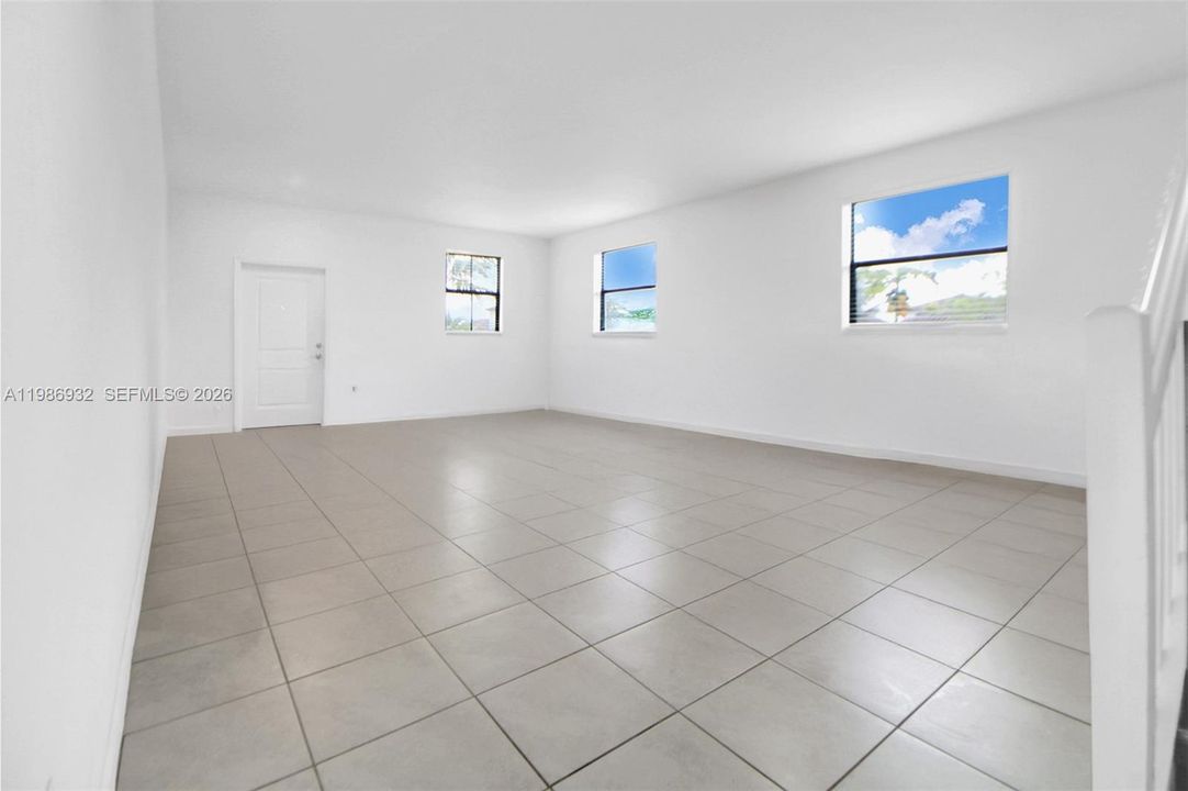 For Sale: $760,000 (5 beds, 3 baths, 3252 Square Feet)