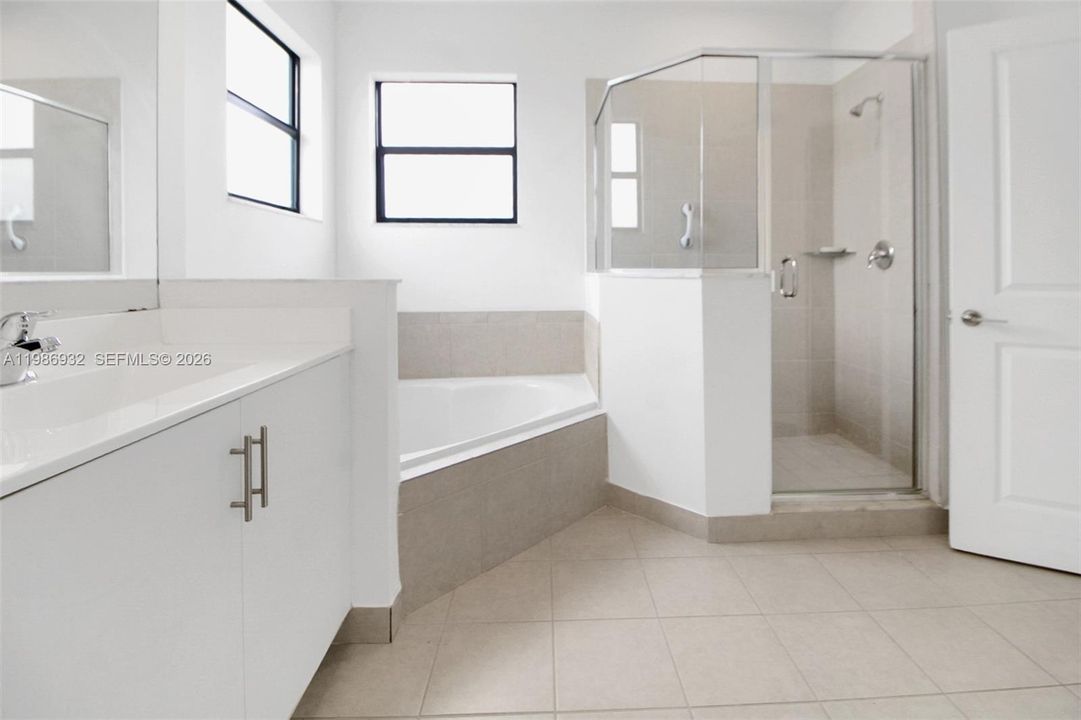 For Sale: $760,000 (5 beds, 3 baths, 3252 Square Feet)