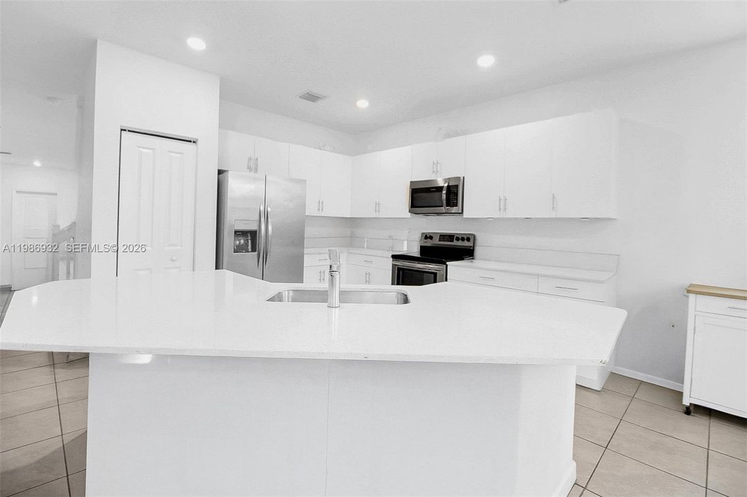 For Sale: $760,000 (5 beds, 3 baths, 3252 Square Feet)