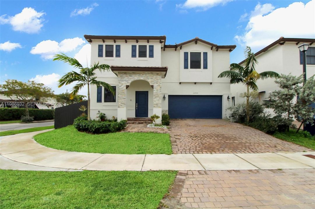 For Sale: $760,000 (5 beds, 3 baths, 3252 Square Feet)