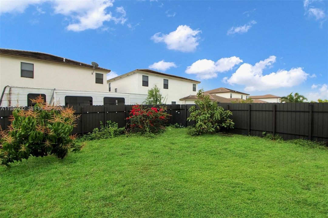 For Sale: $760,000 (5 beds, 3 baths, 3252 Square Feet)