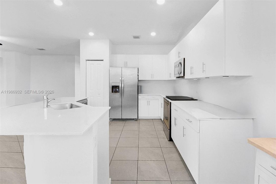 For Sale: $760,000 (5 beds, 3 baths, 3252 Square Feet)
