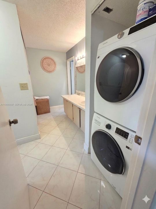 En Venta: $165,000 (1 camas, 2 baños, 900 Pies cuadrados)