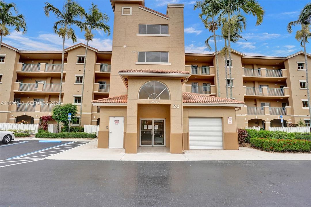 For Rent: $2,500 (3 beds, 2 baths, 1500 Square Feet)