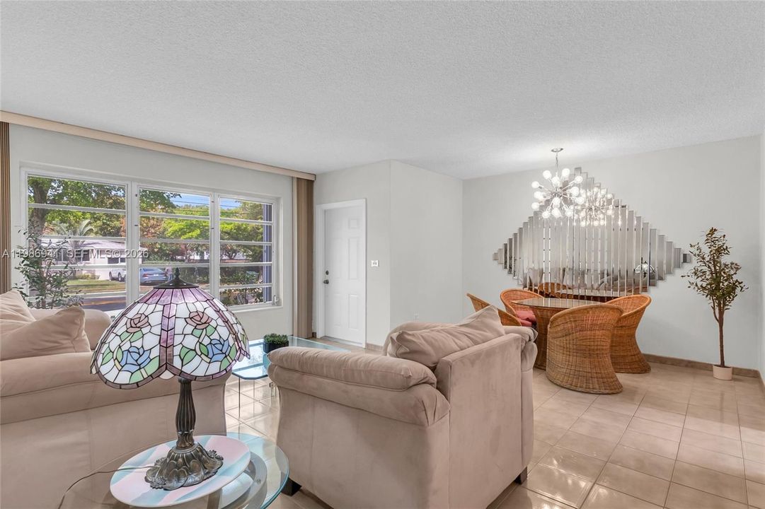 Activo con contrato: $575,000 (2 camas, 1 baños, 1419 Pies cuadrados)