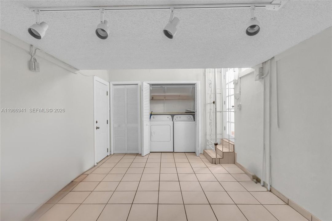 Activo con contrato: $575,000 (2 camas, 1 baños, 1419 Pies cuadrados)