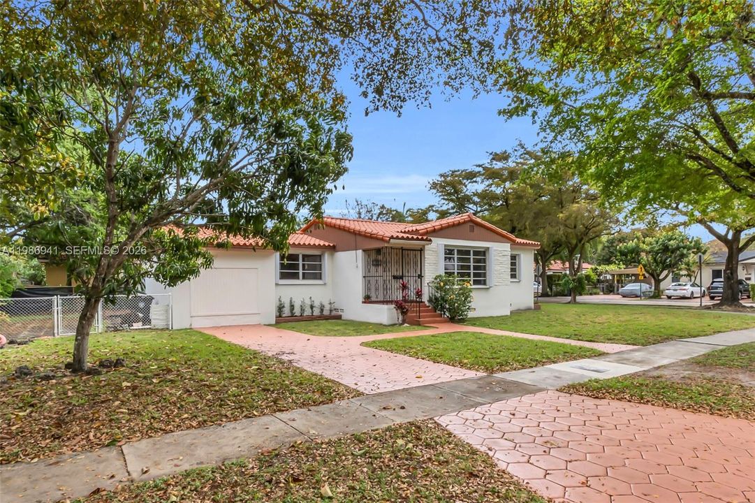 Activo con contrato: $575,000 (2 camas, 1 baños, 1419 Pies cuadrados)