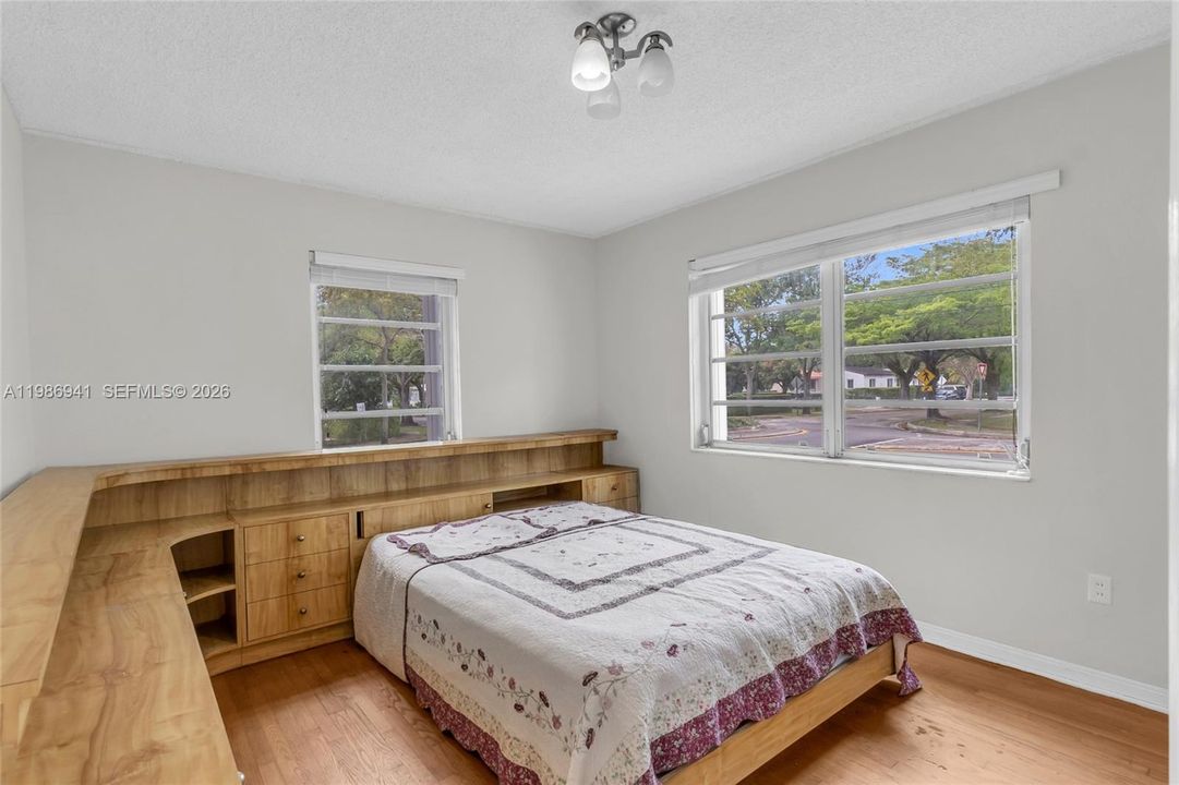 Activo con contrato: $575,000 (2 camas, 1 baños, 1419 Pies cuadrados)