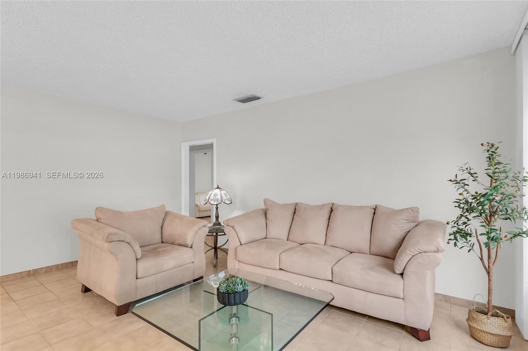 Activo con contrato: $575,000 (2 camas, 1 baños, 1419 Pies cuadrados)