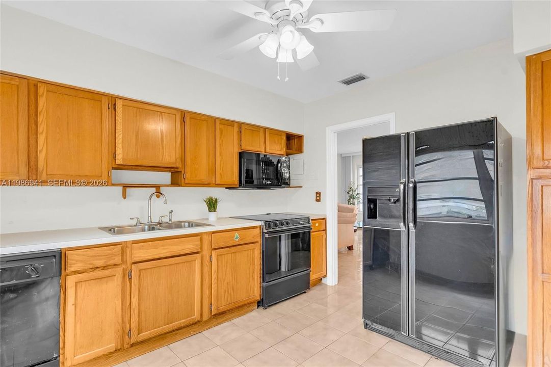 Activo con contrato: $575,000 (2 camas, 1 baños, 1419 Pies cuadrados)