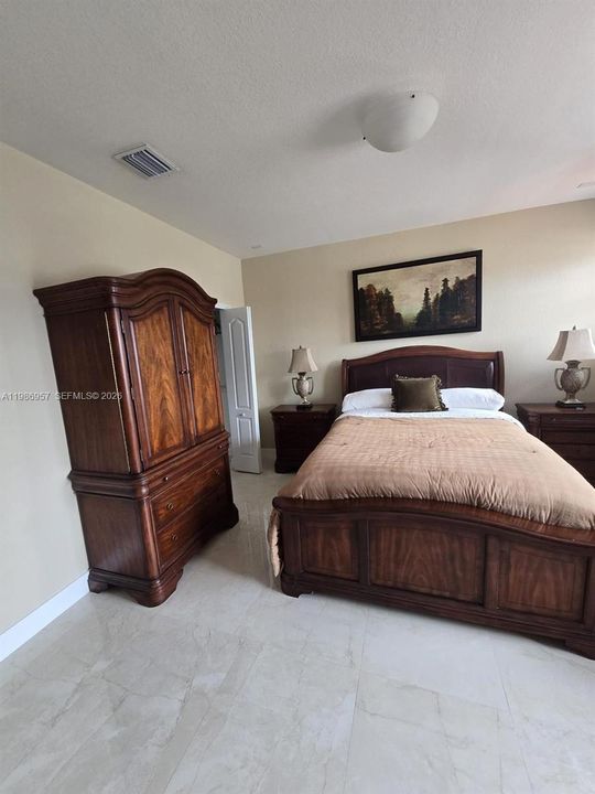 For Rent: $1,100 (1 beds, 1 baths, 3412 Square Feet)