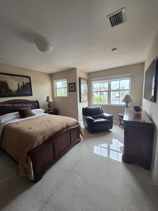 For Rent: $1,100 (1 beds, 1 baths, 3412 Square Feet)