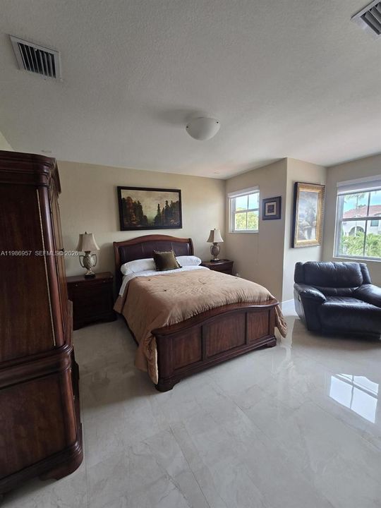 For Rent: $1,100 (1 beds, 1 baths, 3412 Square Feet)